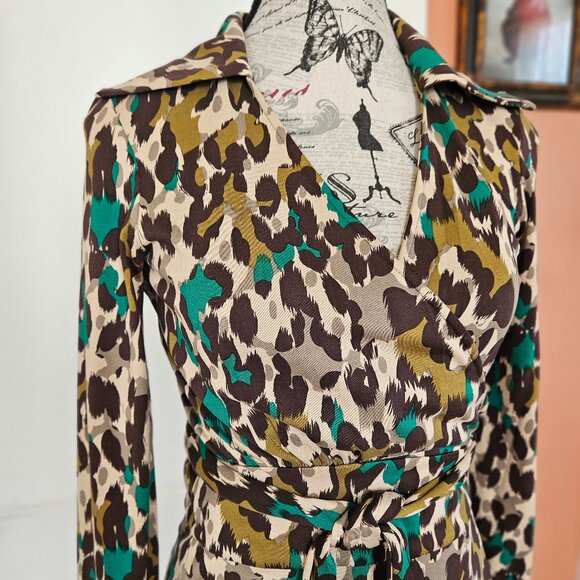 Vintage Diane Von Furstenberg Silk Animal Print Wrap Dress S-4 - Picture 1 of 10